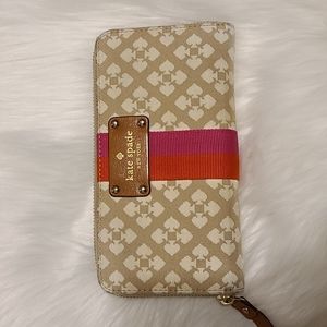 ⭐️ Kate Spade Neda fabric wallet